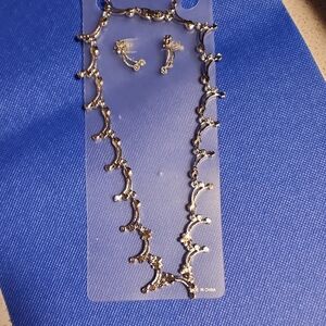 Elegant Silver Necklace and Earring Set...14 Inches Long